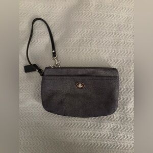 NWOT 🎉 coach, silver grey suede wristlet